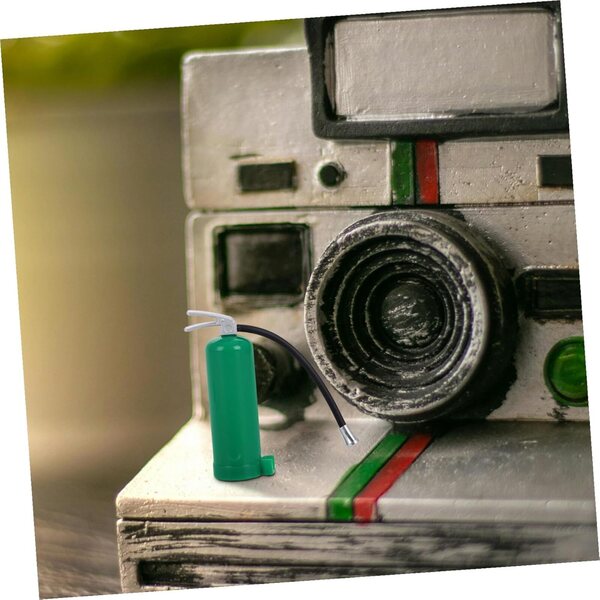 Miniatura Estintore Verde in Plastica Realistica per Modelli e Decorazioni Artistiche