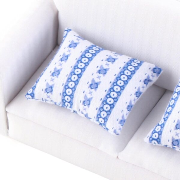 Mini canapé bianco in legno e cotone per casa delle bambole, con cuscini decorativi