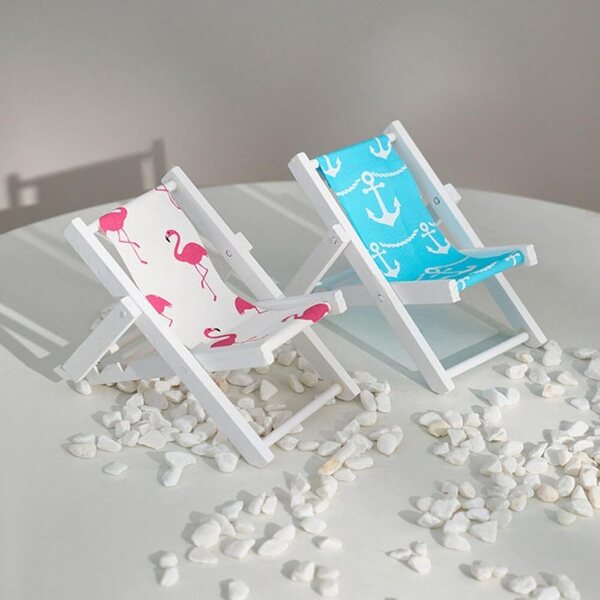 Mini chaise de plage pliante in legno per casa delle bambole e supporto cellulare