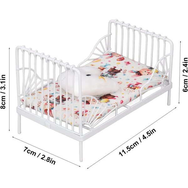 Mini letto metallizzato in scala 1:12 per casa delle bambole con cuscino decorativo bianco