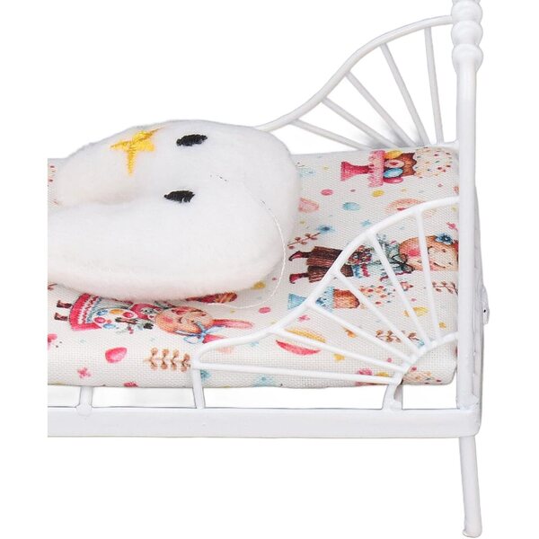 Mini letto metallizzato in scala 1:12 per casa delle bambole con cuscino decorativo bianco