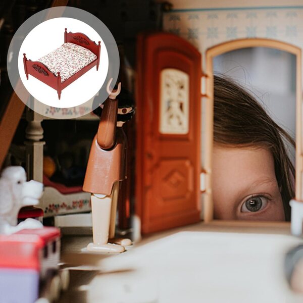 Letto Miniatura Casa delle Bambole in Stile Europeo Vintage in Legno Rosso 1:12