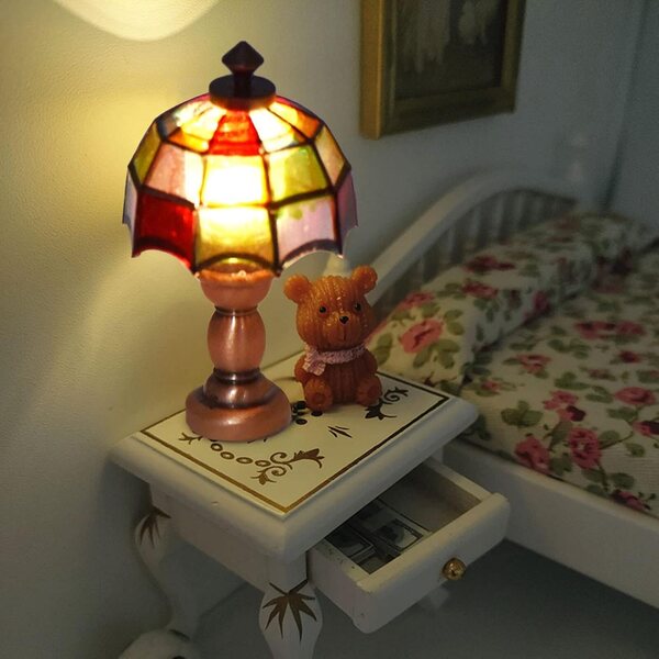 1:12 Miniatur-LED-Schreibtischlampe für Puppenhäuser mit Schirmschirm