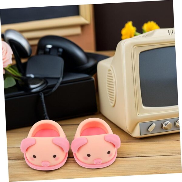 Mini-Kunststoffschuhe für Puppen, kreative Accessoires mit rosa Schweinchen-Design