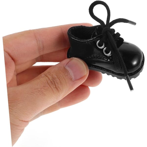 Miniaturschuhe aus schwarzem Kunstleder für 15–20 cm große Puppen, elegante und einfach zu tragende Accessoires