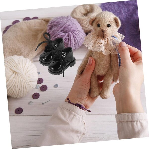 Miniaturschuhe aus schwarzem Kunstleder für 15–20 cm große Puppen, elegante und einfach zu tragende Accessoires