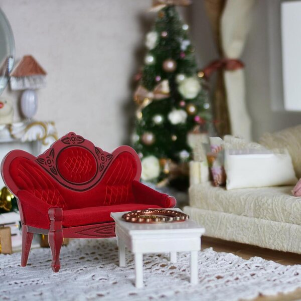 Divano Miniatura in Legno Rosso per Casa delle Bambole e Decorazione Soggiorno