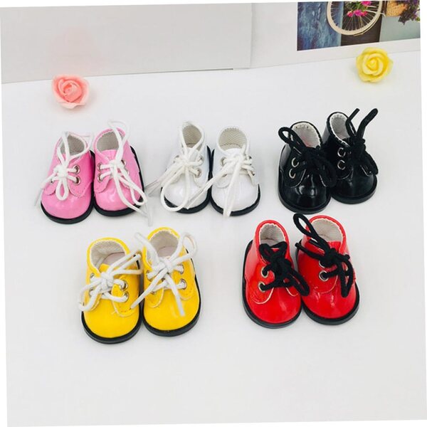 Mini Scarpe Nere in Pelle per Bambole – Accessori Decorativi per Creazioni DIY