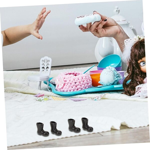 Set 50 Scarpe Miniature per Bambole e Decorazioni - Bottine in Plastica Nera e Colorata