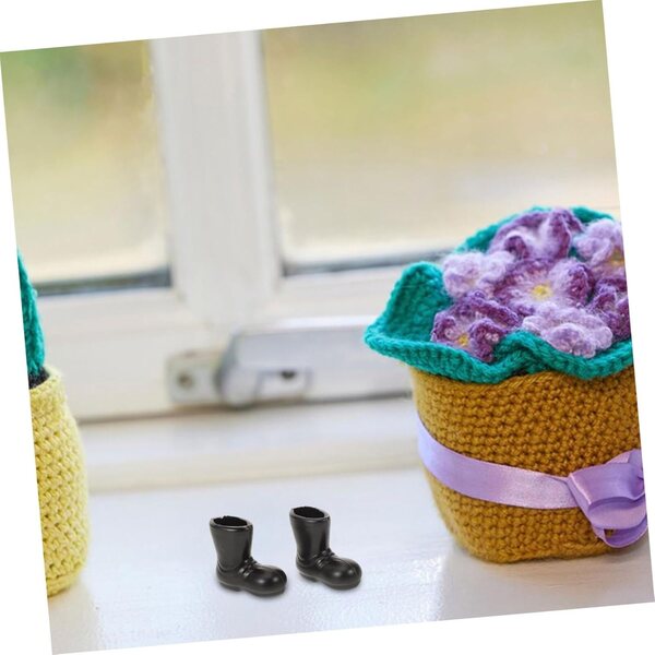50 Mini Scarpe per Bambole Nere in Plastica Resistenti per Decorazioni e Miniature