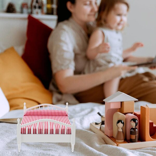 Alasum Mini Letto Matrimoniale in Legno per Casa delle Bambole, Arredo Decorativo Rosa