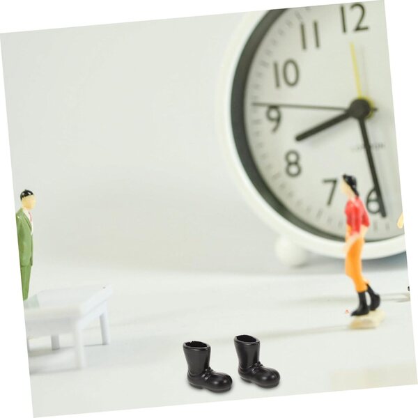 Set mit 50 Miniaturschuhen für Puppen und Dekorationen aus schwarzem Kunststoff, 2 x 1,9 cm