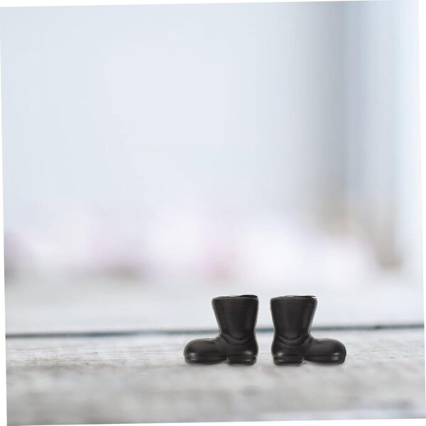 Set mit 50 Miniaturschuhen für Puppen und Dekorationen aus schwarzem Kunststoff, 2 x 1,9 cm