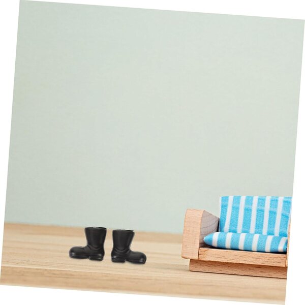 Set mit 50 Miniaturschuhen für Puppen und Dekorationen aus schwarzem Kunststoff, 2 x 1,9 cm