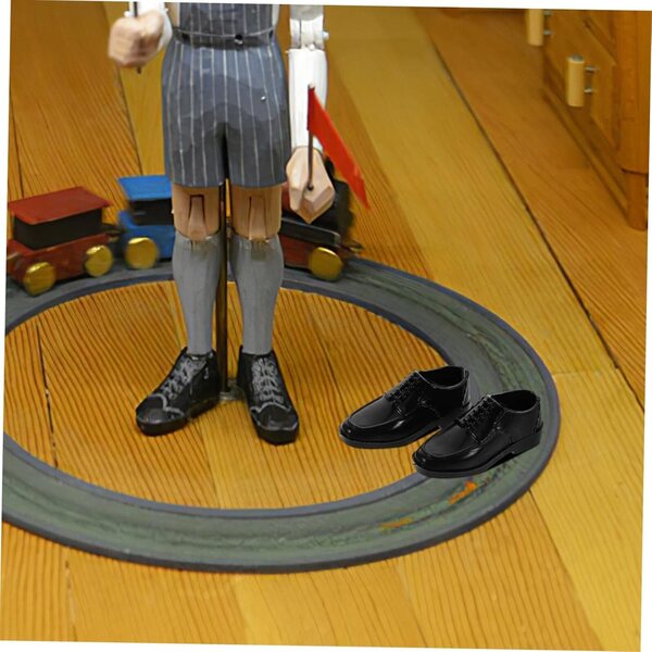 10 Paar Miniaturschuhe für 1/6 Puppen – elegantes schwarzes Kunststoffzubehör