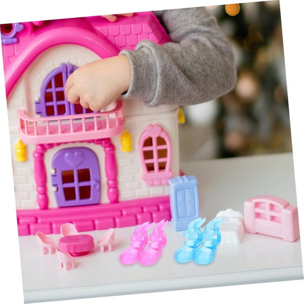 Set 6 paia di mini scarpe per bambole 60 cm – stivaletti e scarpe in plastica colorate