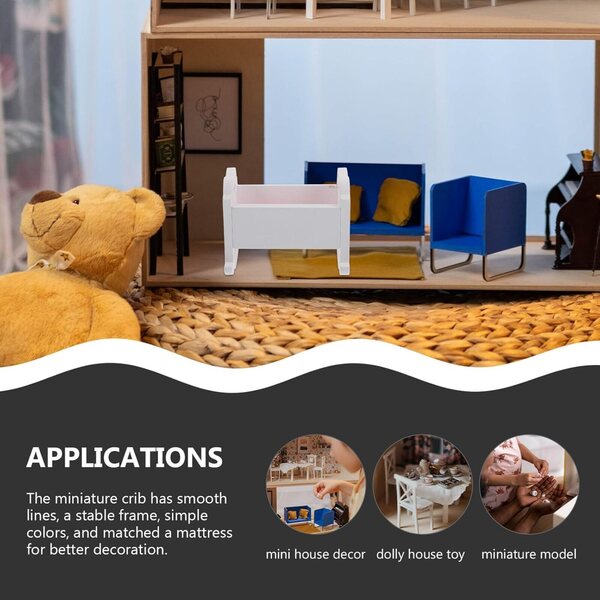 Weißes Miniatur-Puppenbett aus Holz zur Dekoration von Häusern und Kinderbetten