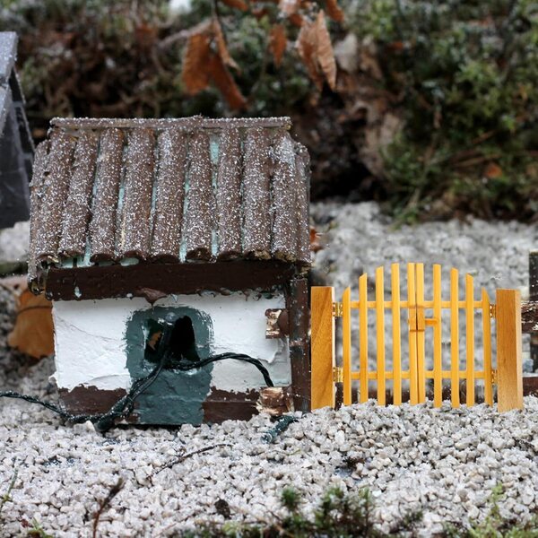 Alasum Miniaturtür aus Holz für Puppenhäuser – realistisches Zubehör 17 x 12,5 cm