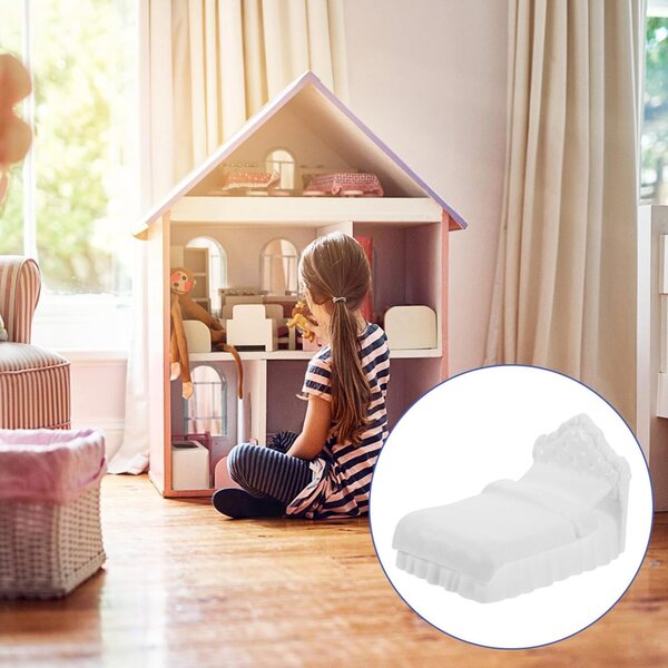 Mini letto matrimoniale Alasum bianco in plastica per casa delle bambole, 8x5,4x5,1 cm