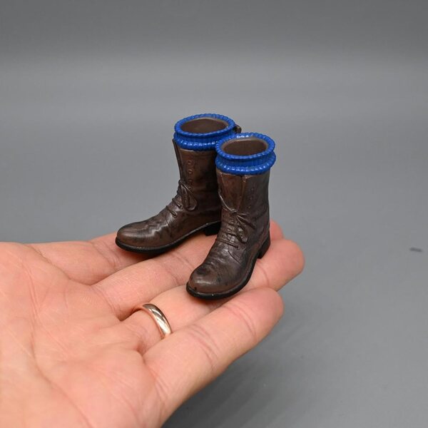 Flaschen für weibliche Figuren 1:6 Höhe 4 cm aus widerstandsfähigem und trendigem PP