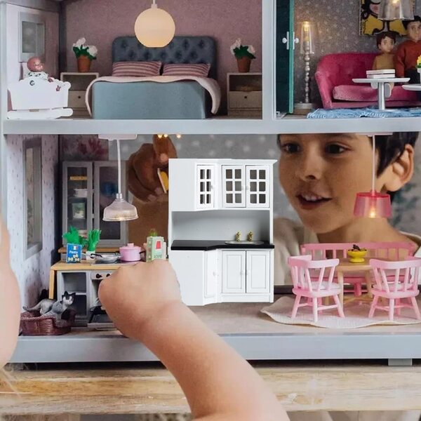 Set aus hölzernen Küchenschränken für Puppenhäuser im Maßstab 1:12 Vistnale