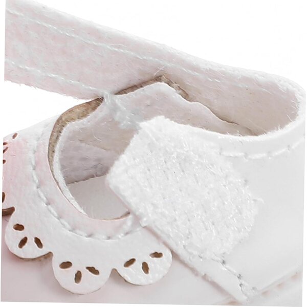 Weiße Schuhe für 17 cm große Puppen – elegantes und vielseitiges Puppenhaus-Accessoire