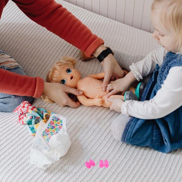 HEMOTON 50 Paar gelbe Mini-Puppenschuhe, kreatives Spielzubehör für Kinder