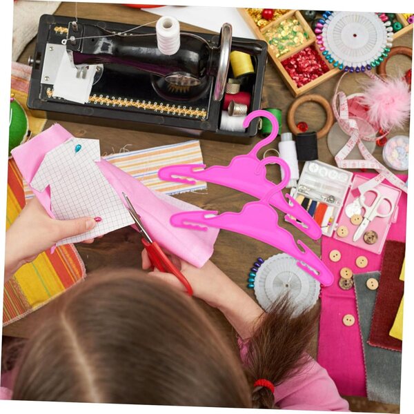 VICASKY 10 mini cintres rosa in plastica per vestiti di bambole, accessori organizzazione