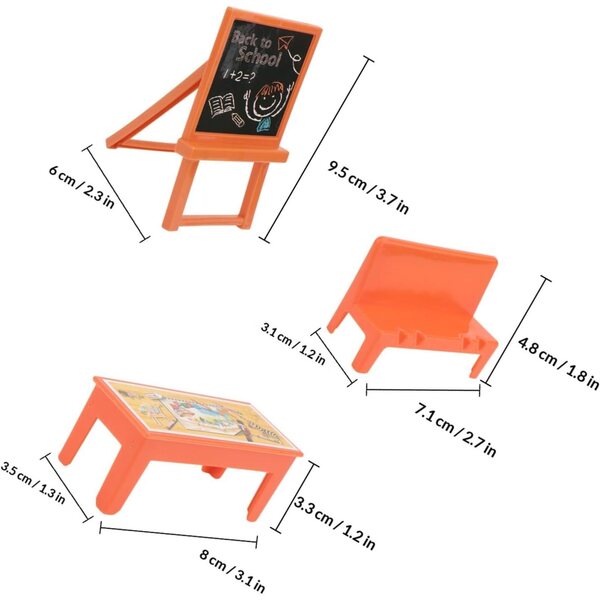 Mini Decorazioni Aula in Legno 13 Pezzi: Lavagna, Scrivanie e Sedie per Bambole