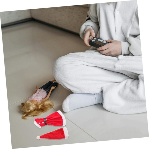 Toyvian Weihnachtskleidungsset für kleine Puppen mit Minikleid und roter Mütze