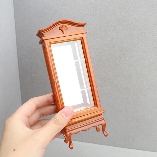 Miniatur-Holzvitrine für Puppenhaus – dekoratives Accessoire 1/12