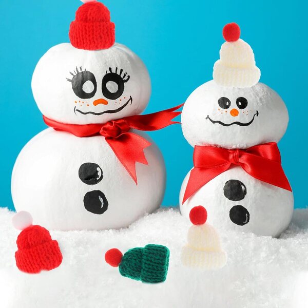 24 Mini Bonnet di Natale in Lana Multicolori per Bricolage, bamboles e Decorazioni Festive