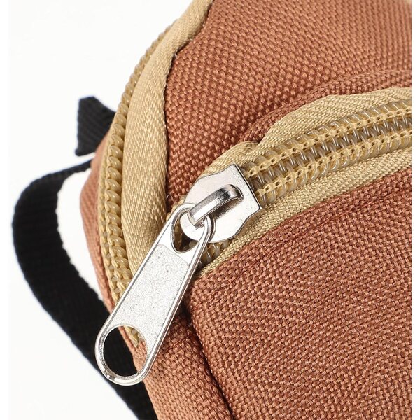 Hellbrauner, leichter und kompakter Mini-Puppenrucksack – kreatives Accessoire von WEKAMOS