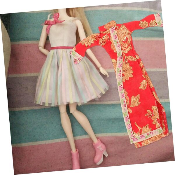 Set 4 Miniature Cheongsam per bambole Dress Tradizionali Cinesi Eleganti