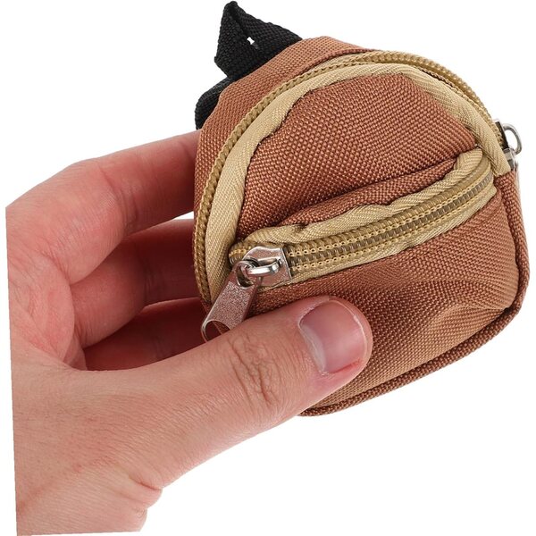 Mini zaino marrone chiaro per bambole, leggero e compatto con zip, accessorio gioco