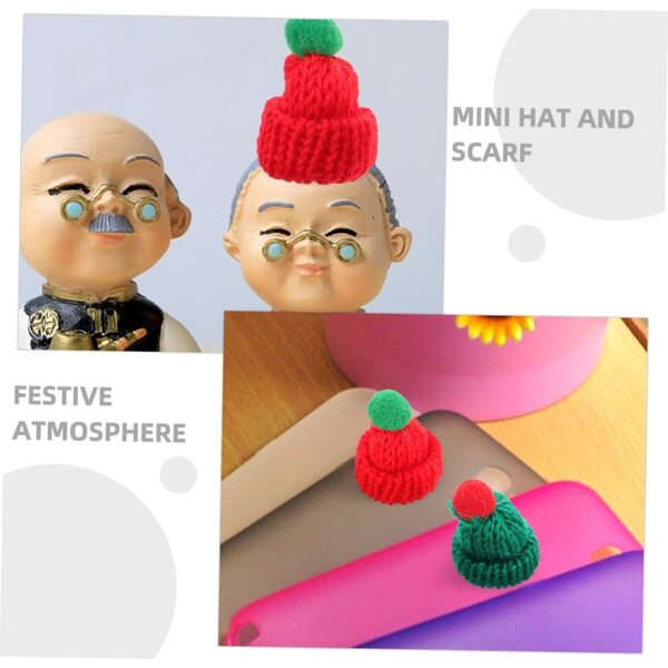Set 12 Mini Bonnet e Sciarpe Natalizie in Lana per Decorazioni e Progetti DIY