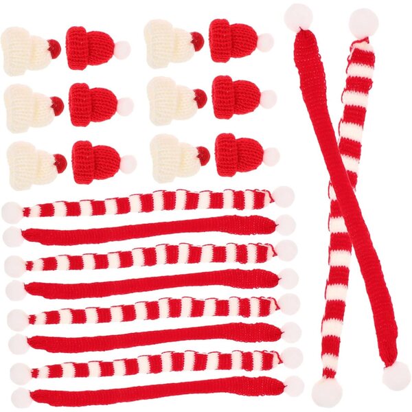 Set mit 40 Weihnachtsaccessoires für Puppen: Bunte festliche Mützen und Schals