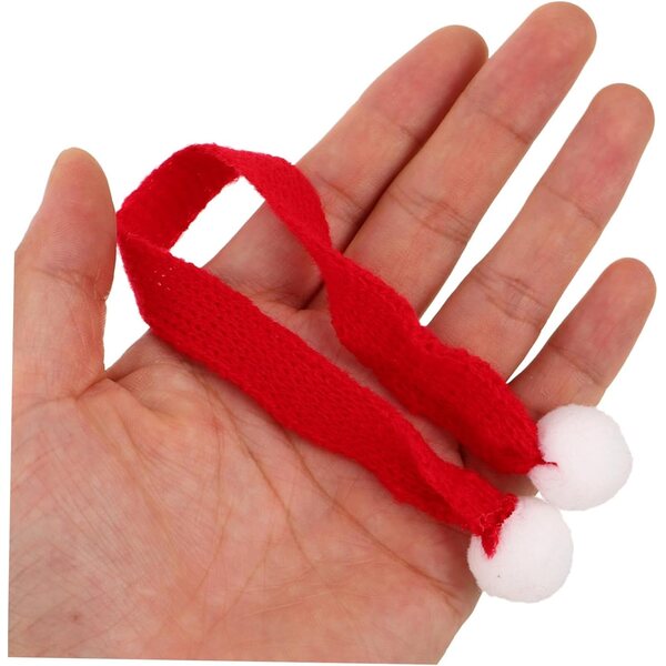 Set mit 40 Weihnachtsaccessoires für Puppen: Bunte festliche Mützen und Schals