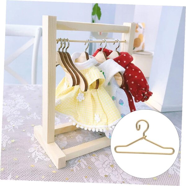 Set mit 40 goldenen Miniaturgürteln für Puppenkleider – elegantes und robustes Design