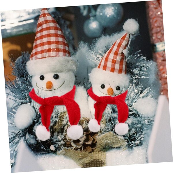 40-teiliges Set winterlicher Weihnachtsmützen und Schals für Puppen – dekorative Accessoires