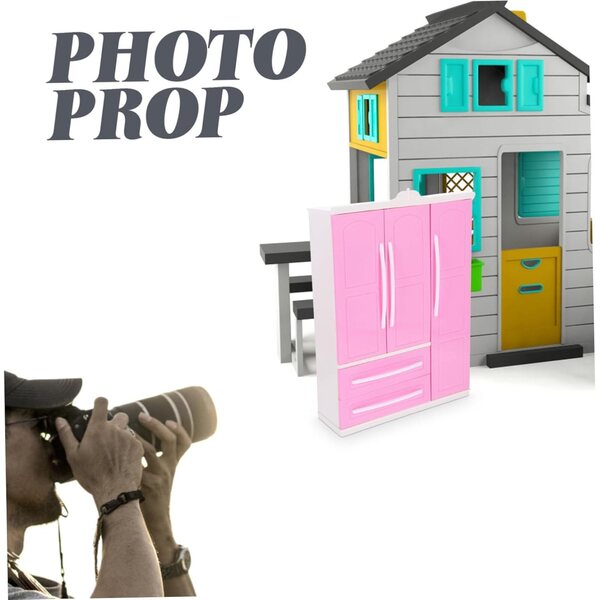 Mini-Kleiderschrank mit 20 rosafarbenen Mini-Gürteln für das Puppenhaus, realistischer Kleiderbügel