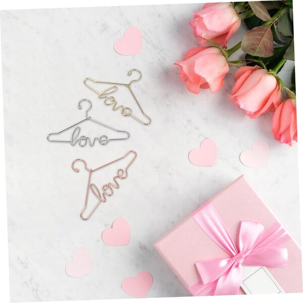 Set 15 Mini Cintres Colorati per Vestiti delle bambole con Design Lettera Love