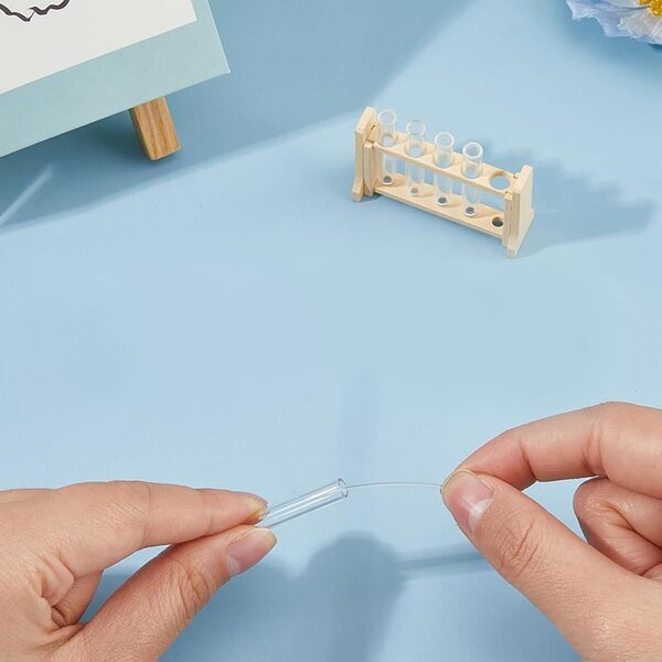 Puppenhaus-Zubehör-Set 1:12 – Mini-Labor mit Reagenzglashaltern und Messbechern