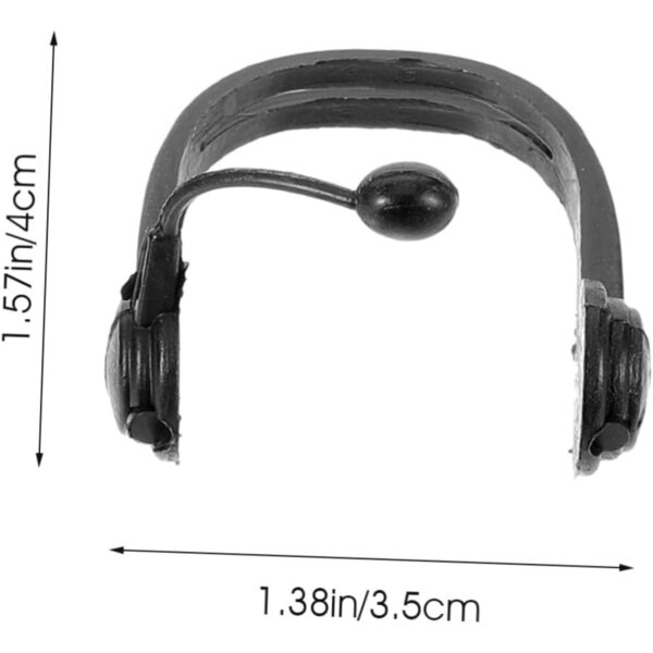Schwarzes Mini-Zubehör für Puppen: 4-teiliges Set aus Kunststoffhelm, Mikrofon und Brille