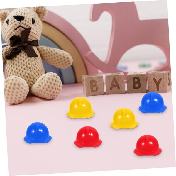 40 Mini-PP-Kunststoffhelme für Puppen. Buntes Zubehör für Spiele und Dekorationen