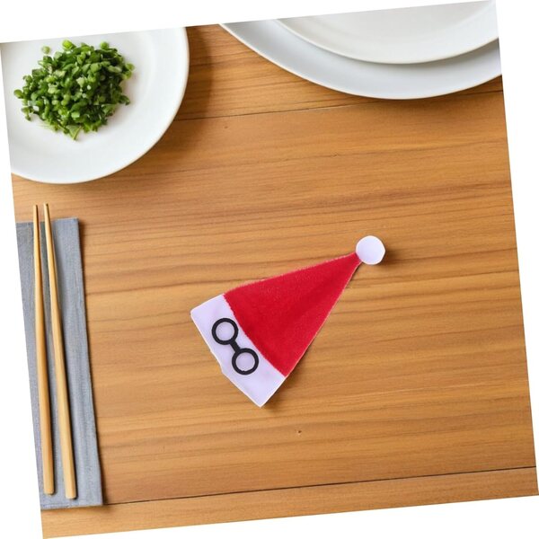 Set mit 10 Mini-Weihnachtsmannmützen aus Flanell für Weihnachtsdekorationen und Partyzubehör