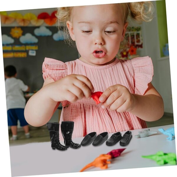 Set mit 25 Paar Schuhen für Miniaturpuppen, dekorative Accessoires und kreatives Spielen