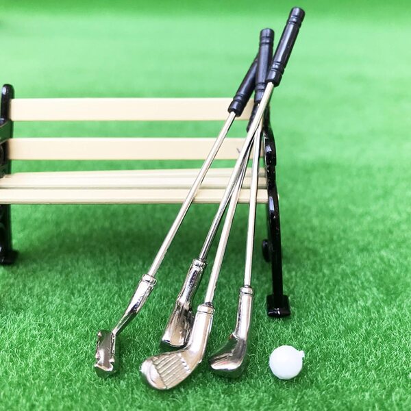 Set 5 Accessori Miniatura Golf per Casa delle Bambole Realistici in Metallo 1/12