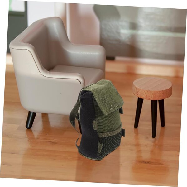Mini zainetto verde in tessuto per bambole, accessorio funzionale e dettagliato 10,5x5,5x3 cm