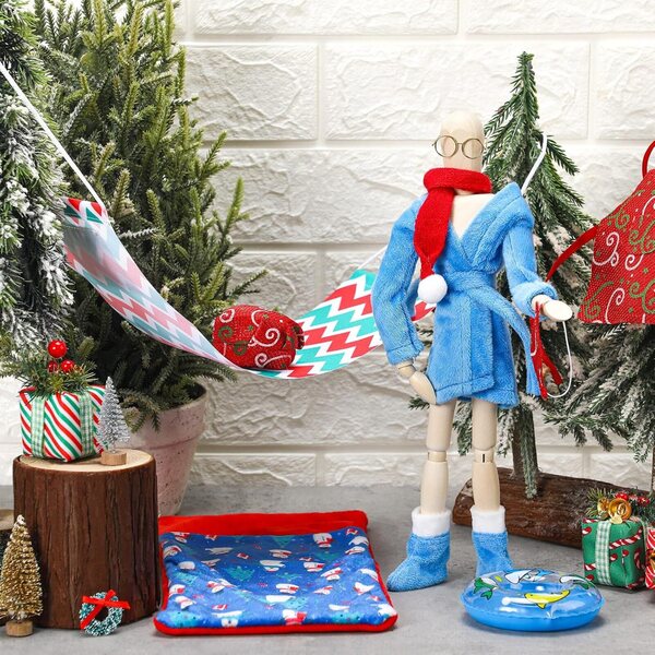Set 11 Accessori per Bambola Elfo di Natale: Sacco a Pelo, Sciarpa, Maschera e Altro